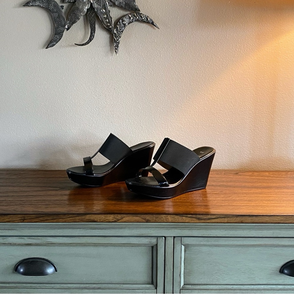 Women’s wedge dress shoe size 10